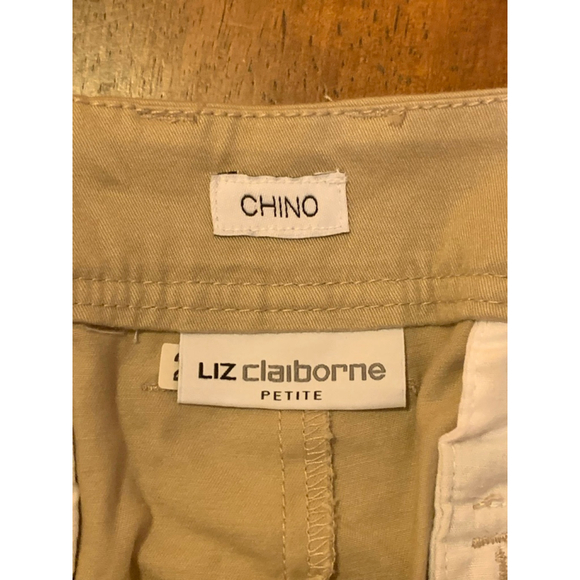 Liz Claiborne NWT Shorts 12 Petite Khaki Tan Classic Chino - Picture 2 of 9